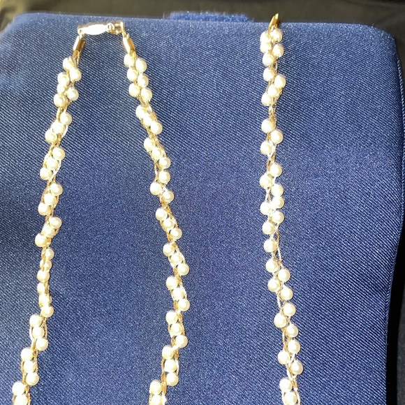 Vintage Napier brand necklace, bracelet and earring set.  Excellent condition. - Picture 2 of 10